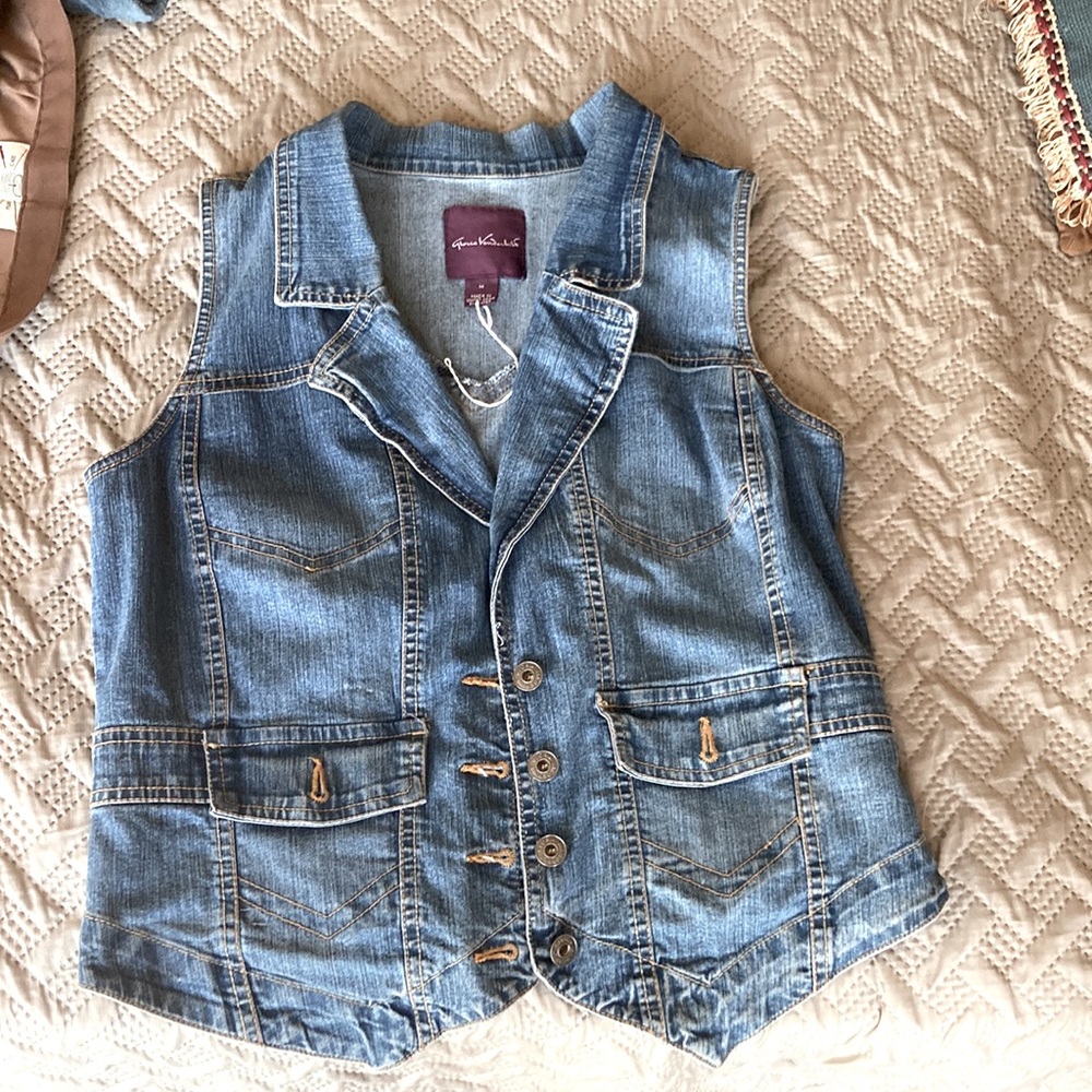 Gloria Vanderbilt- size M ladies denim v- neck vest